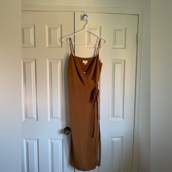 FRANK & OAK-crossover wrapped-tie velvet satin dress in Rich Chestnut-Size S NWT - Picture 5 of 11